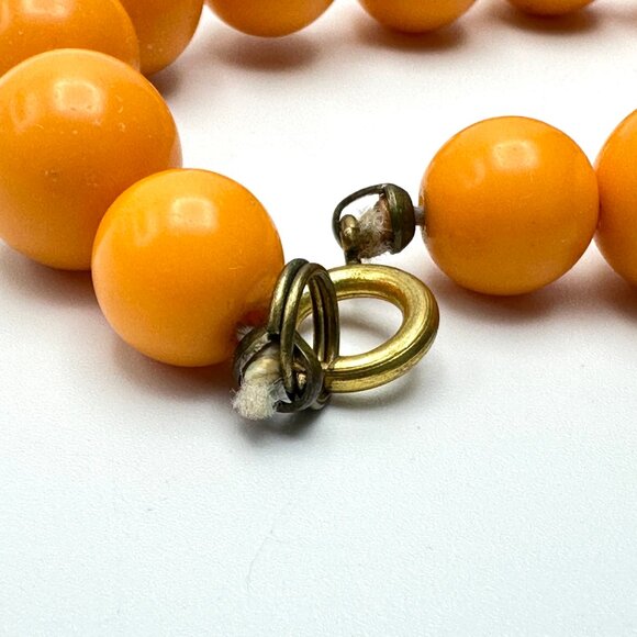 Vintage Rockabilly – Orange Lucite Graduated Bead Necklace 25.5" — MCM 1950s—GUC - Picture 3 of 8
